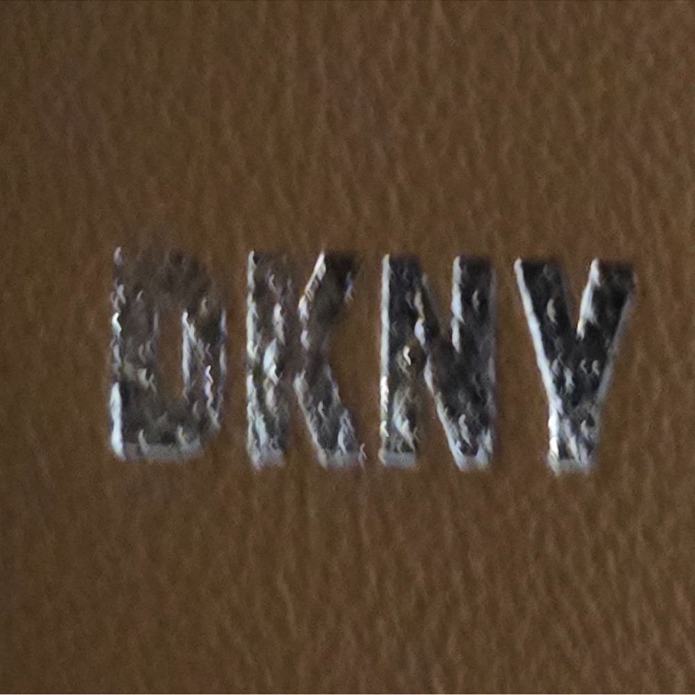 DKNY QUILTED SMALL KNOT
MODERNIST BAG CAMEL - Picture 11 of 12